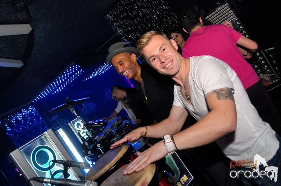 Party în The One,