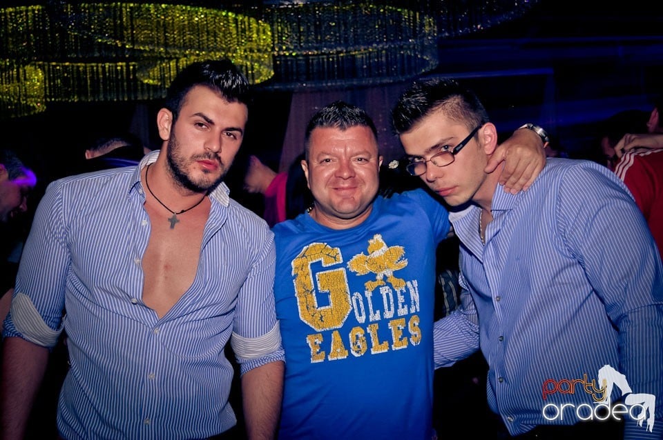 Party în The One,