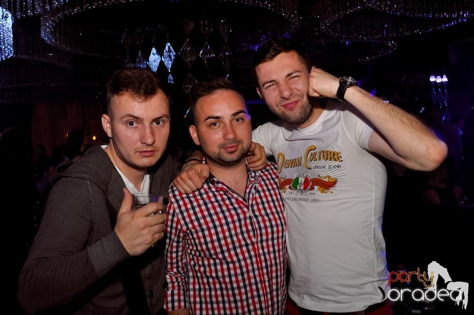 Party în The One,