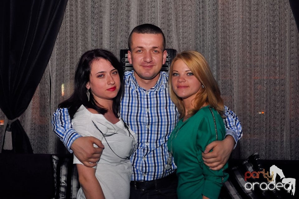 Party în The One,