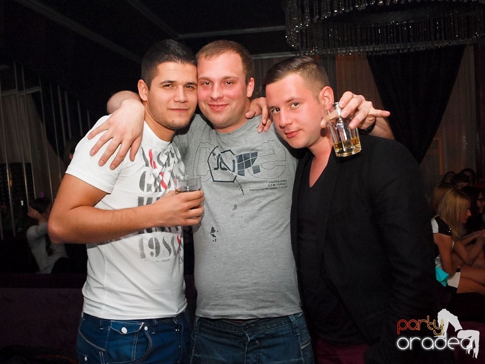 Party în The One,