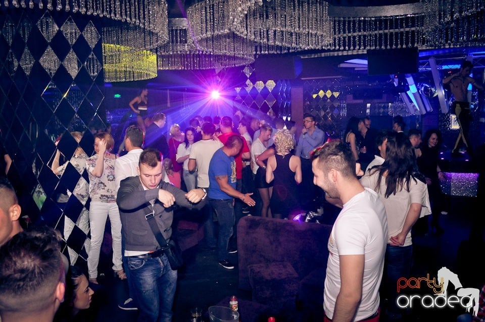 Party în The One,