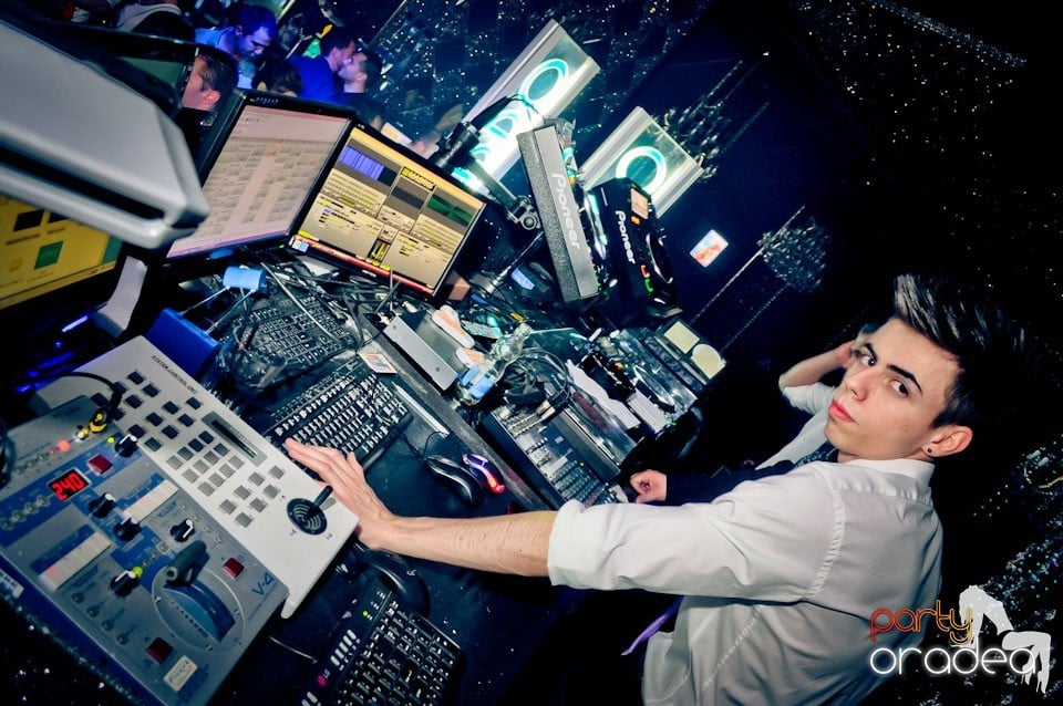 Party în The One,