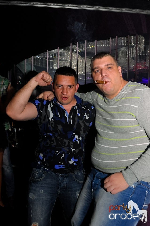 Party în The One,
