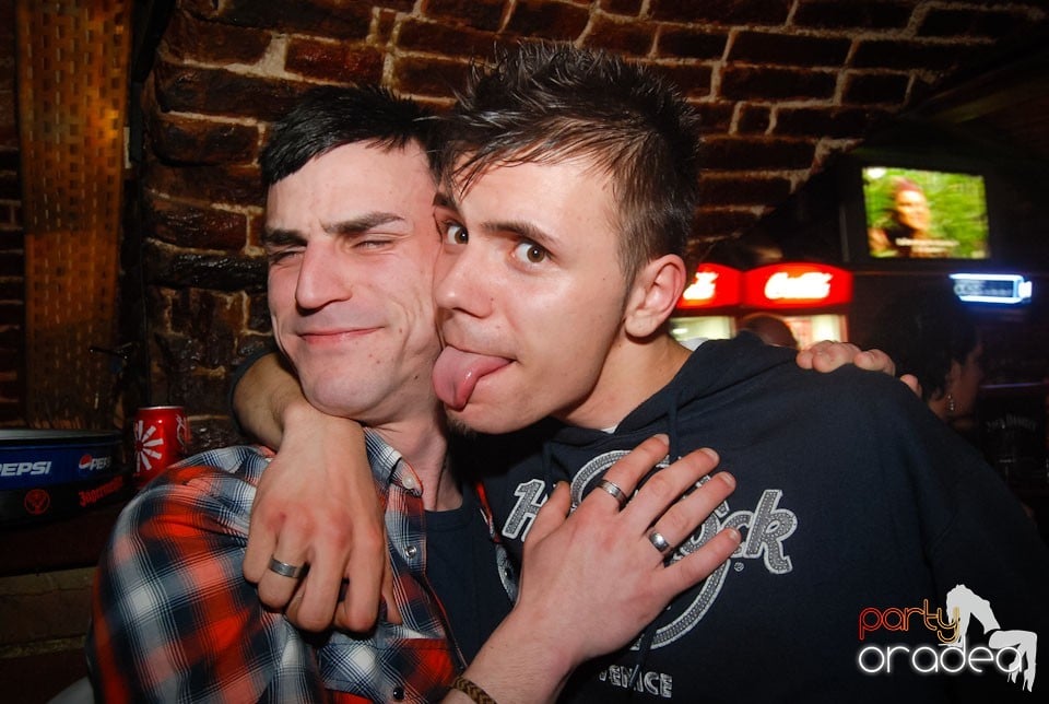 Party incendiar în Escape, 