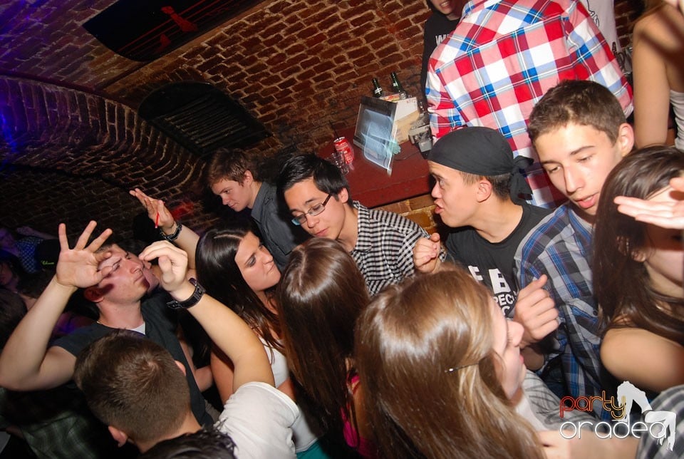 Party incendiar în Escape, 