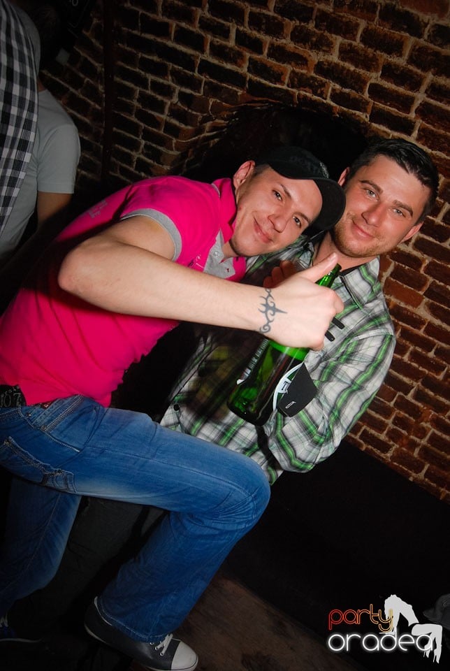 Party incendiar în Escape, 