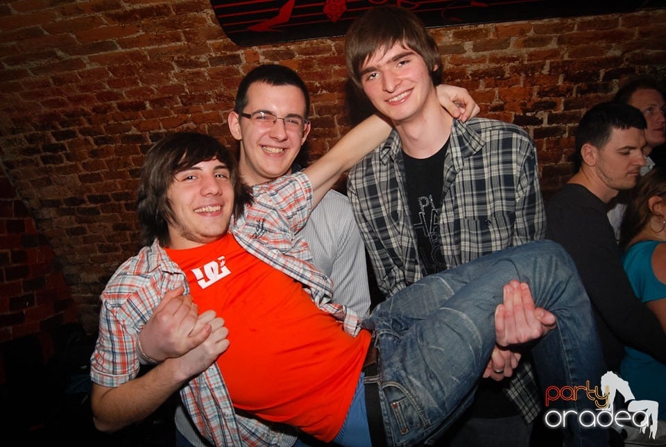 Party incendiar în Escape, 