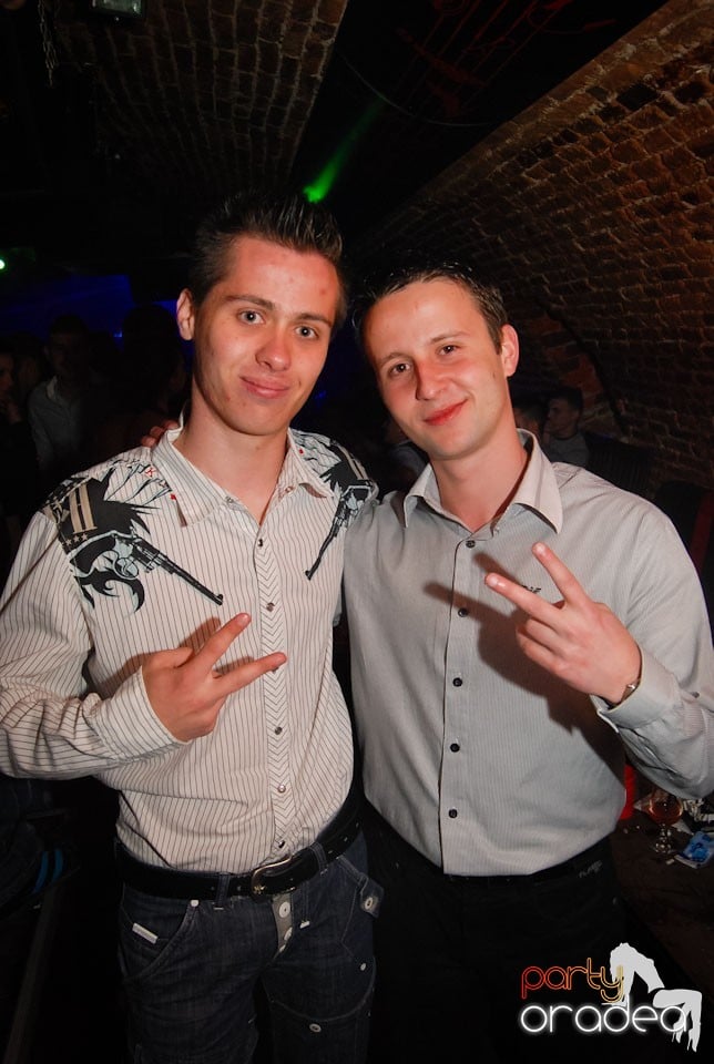 Party incendiar în Escape, 