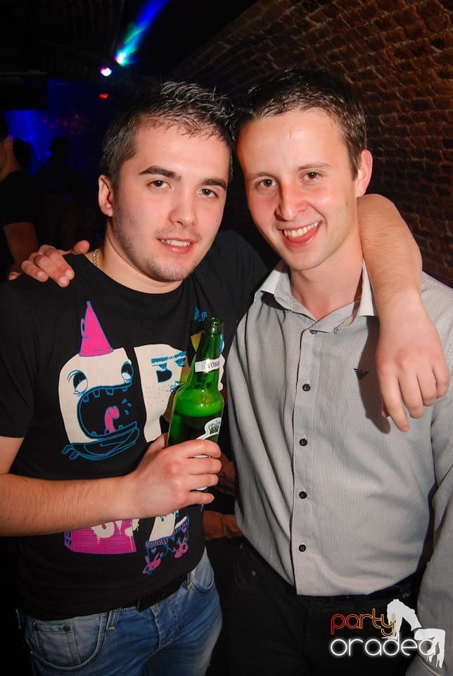 Party incendiar în Escape, 