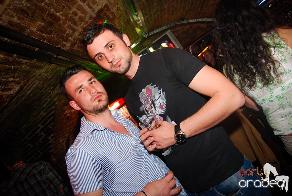 Party incendiar în Escape, 