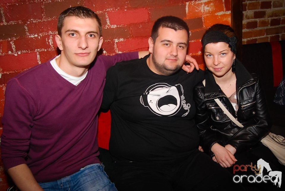 Party incendiar în Escape, 