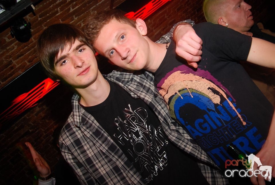 Party incendiar în Escape, 