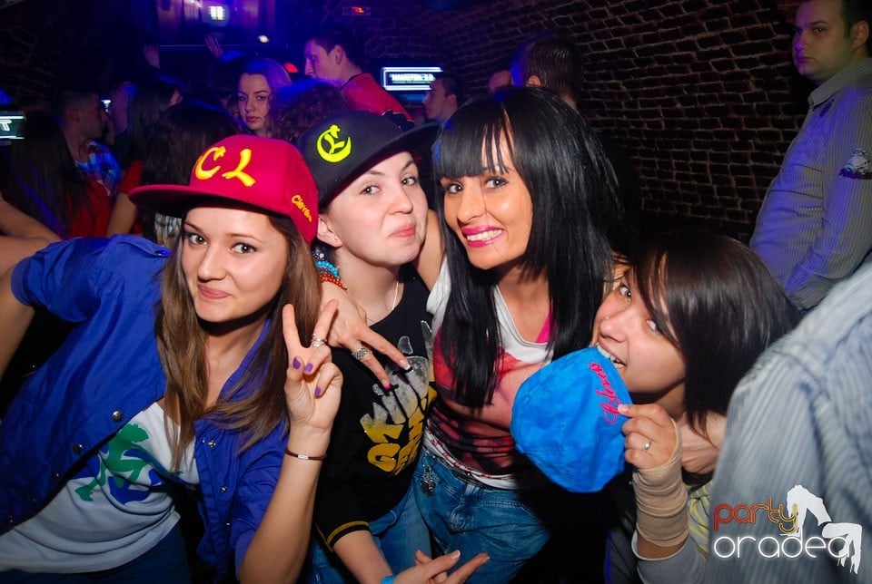 Party incendiar în Escape, 