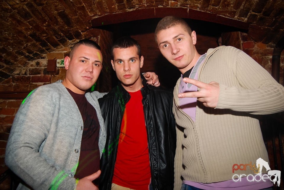 Party incendiar în Escape, 