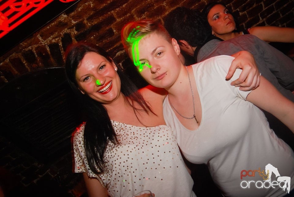 Party incendiar în Escape, 