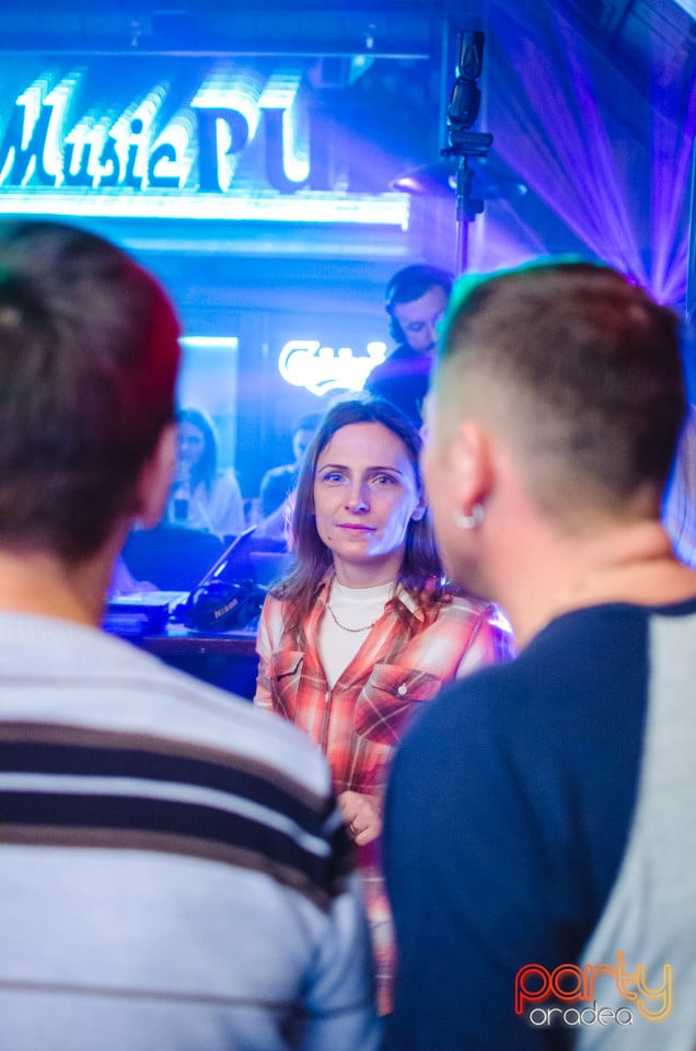 Valentine's Retro Party, Queen's Music Pub