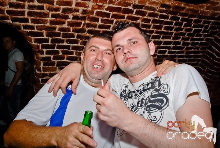 Party time în Club Escape, 