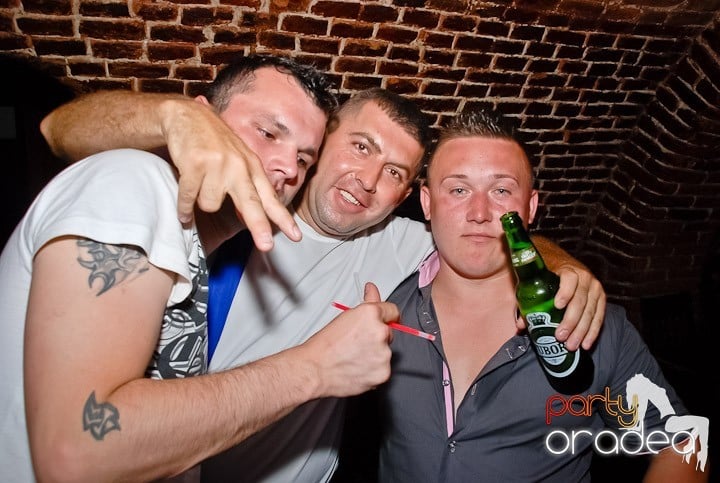 Party time în Club Escape, 
