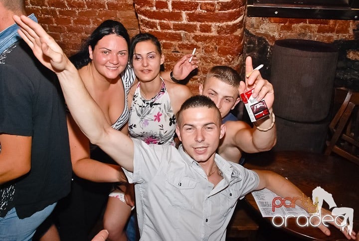 Party time în Club Escape, 