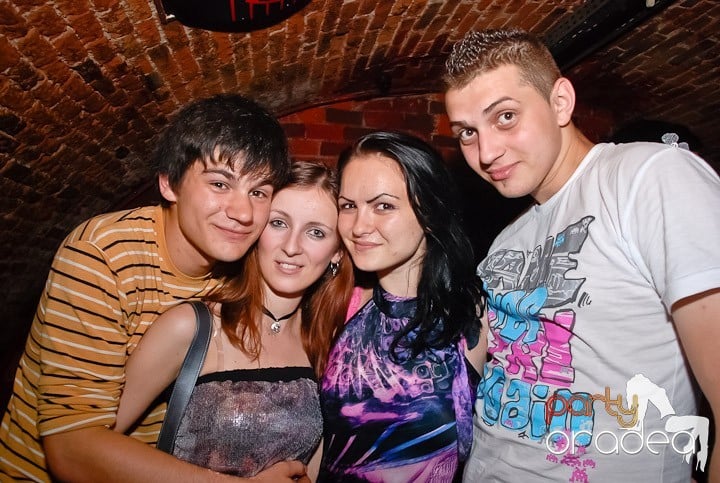 Party time în Club Escape, 