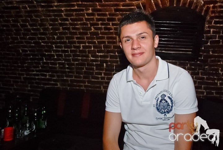 Party time în Club Escape, 