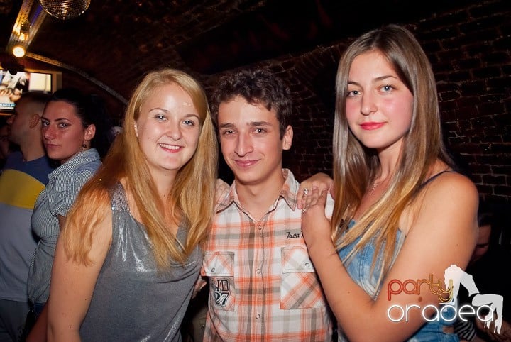 Party time în Club Escape, 