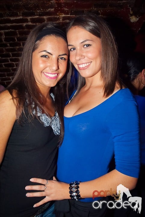 Party time în Club Escape, 