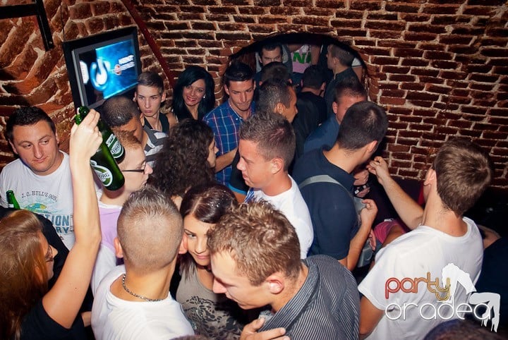 Party time în Club Escape, 