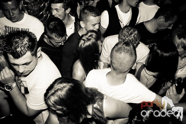 Party time în Club Escape, 