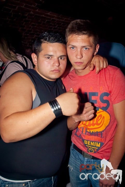 Party time în Club Escape, 