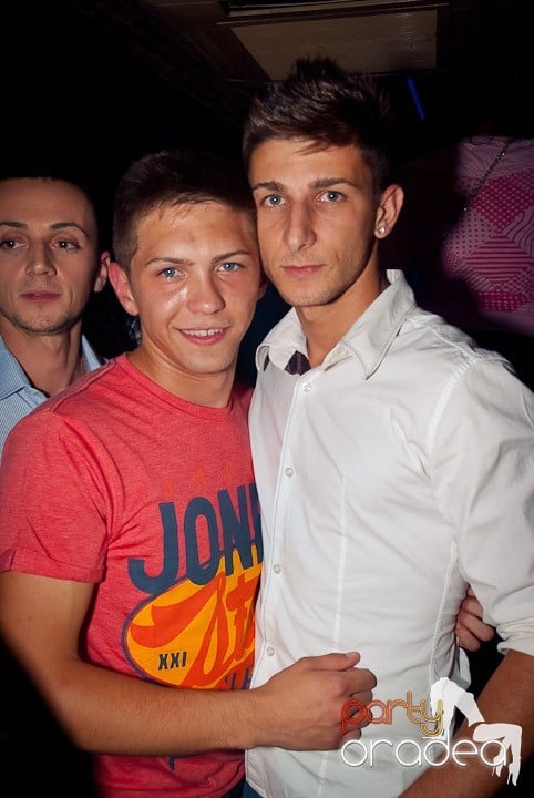 Party time în Club Escape, 