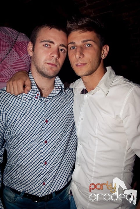 Party time în Club Escape, 