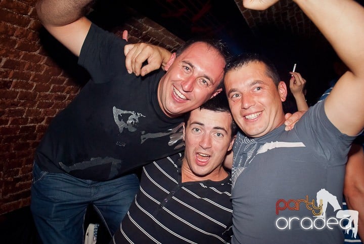 Party time în Club Escape, 