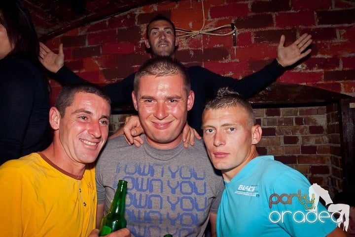 Party time în Club Escape, 