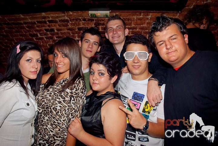 Party time în Club Escape, 