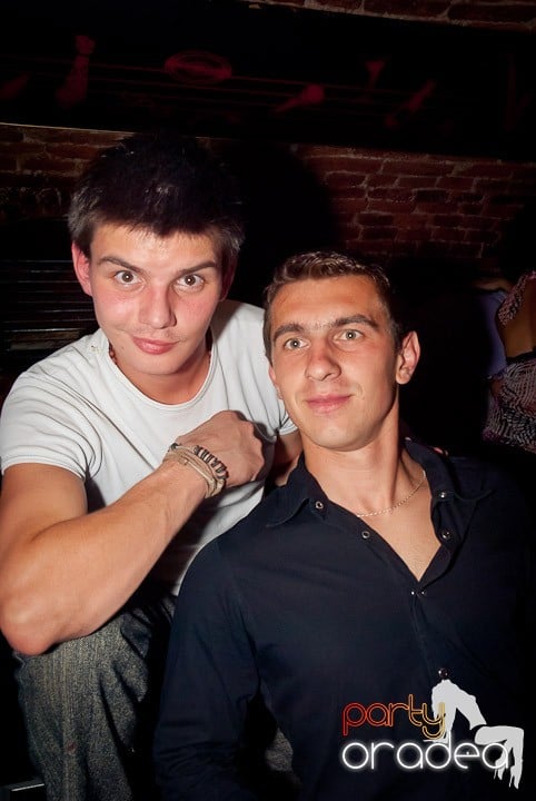 Party time în Club Escape, 