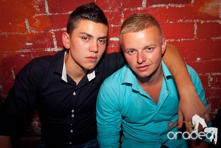 Party time în Club Escape, 