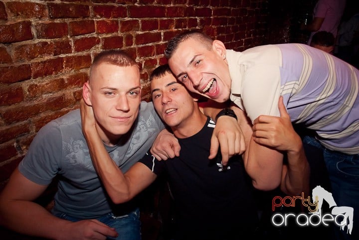 Party time în Club Escape, 