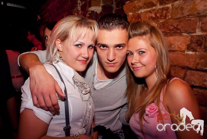 Party time în Club Escape, 