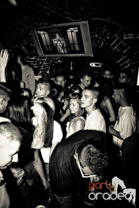 Party time în Club Escape, 