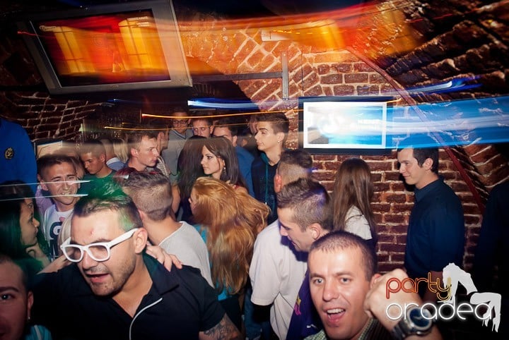 Party time în Club Escape, 