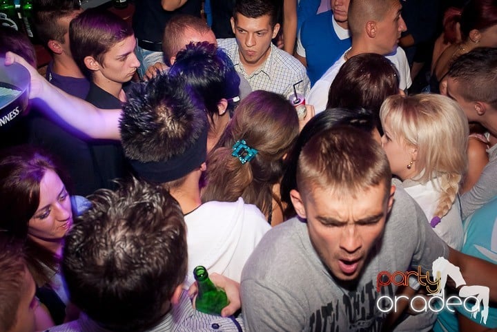 Party time în Club Escape, 