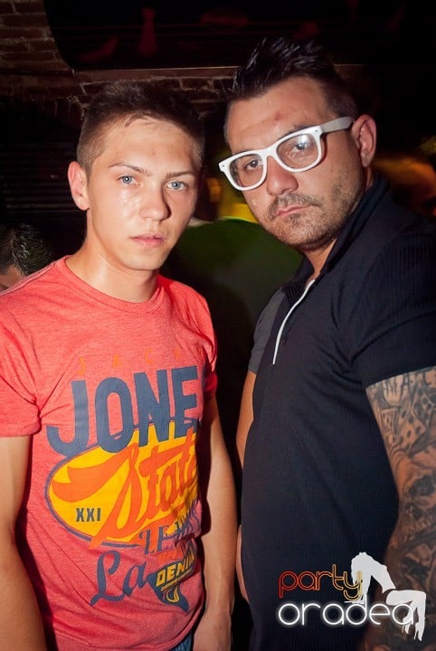 Party time în Club Escape, 