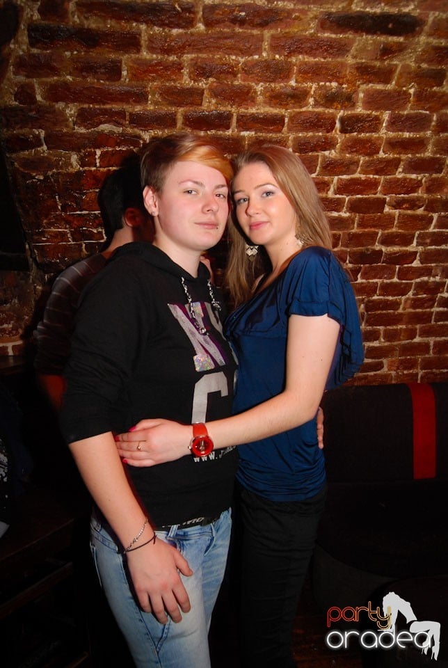 Party time în Club Escape, 