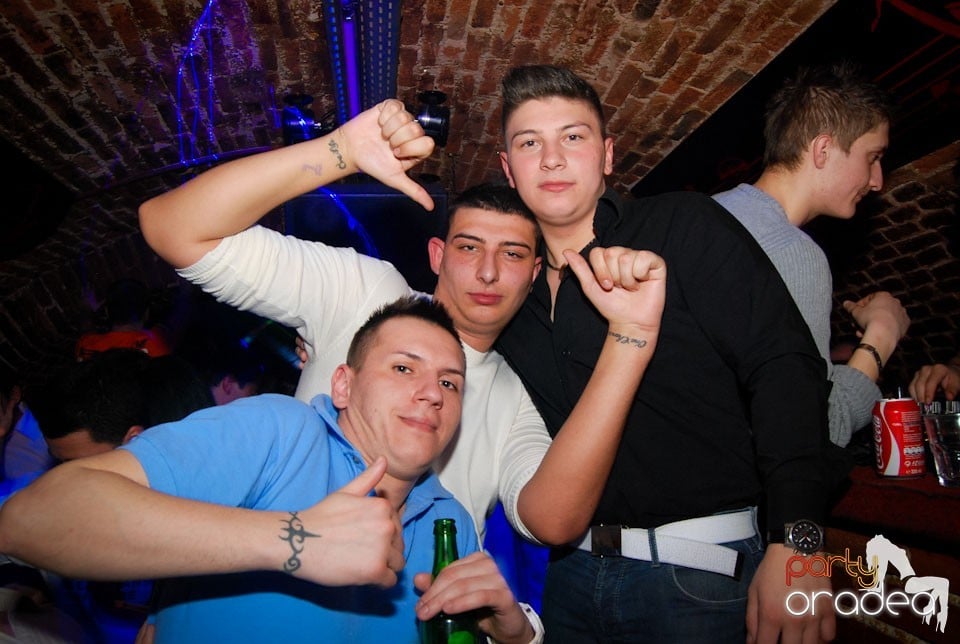 Party time în Club Escape, 