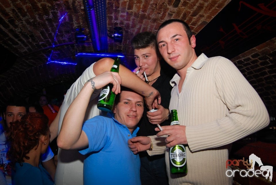 Party time în Club Escape, 