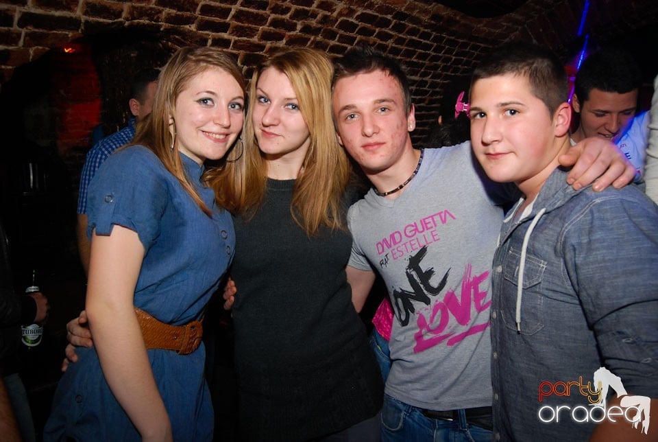 Party time în Club Escape, 