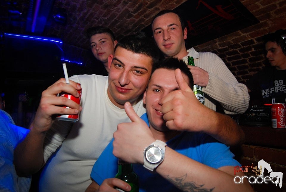 Party time în Club Escape, 