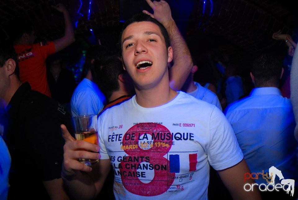 Party time în Club Escape, 